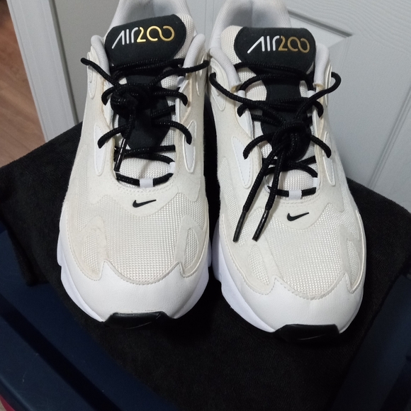 Nike Air Max 200 Metallic Gold Men's size 11 - Picture 2 of 8